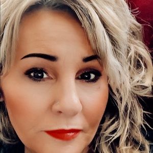 Meet your Posher, Deedee